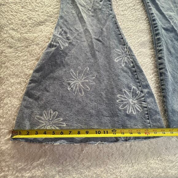 Wild Fable Women's Highest Rise Extreme Flare Jeans Daisy Floral Frayed Hem 00 - Picture 3 of 10